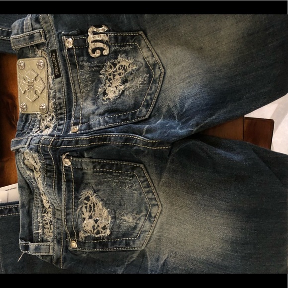Women’s Miss Me jeans - Picture 2 of 3